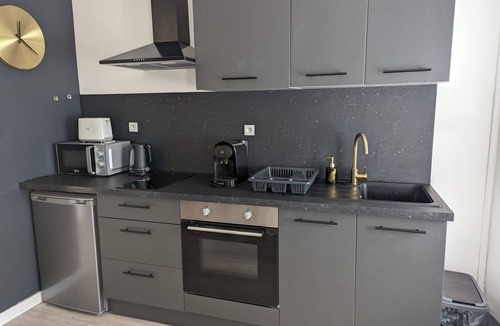 Moulins Apartment | Romantic Jacuzzi Suite