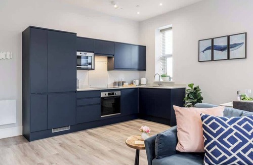 West Cliff Apartment | Romantic King Apt w/Sea View, Free Gym & Parking