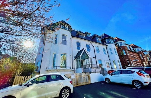 West Cliff Apartment | Romantic King Apt w/Sea View, Free Gym & Parking