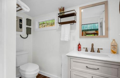 Lake Lure House | Romantic King-Bed Couples Cabin Lake Lure