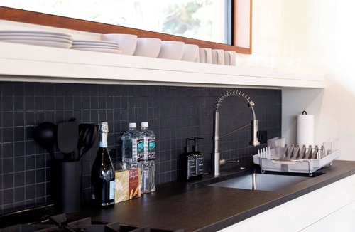 Kailua-Kona Cabin | Romantic Kona Hideaway-Modern