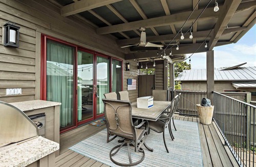 Spicewood Cabin | Romantic Lake Cabin | 1BR | Pickleball | BBQ