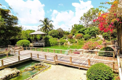 Homestead House | Romantic Lake Tiny House in Japanese Garden