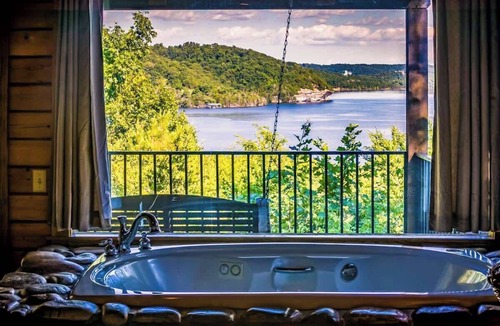 Garfield Cabin | Romantic Lake View Cabin
