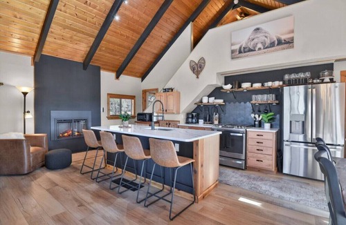 Spring Valley Cabin | Romantic Lakefront Cabin | Hot Tub + Incredible Views