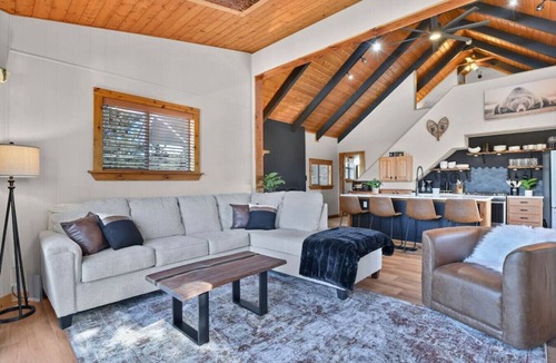 Spring Valley Cabin | Romantic Lakefront Cabin | Hot Tub + Incredible Views