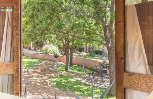 Spicewood Cabin | Romantic Lakefront Getaway: Massage, Winery, Kayaks, SUPs, Yoga, Krause Springs!