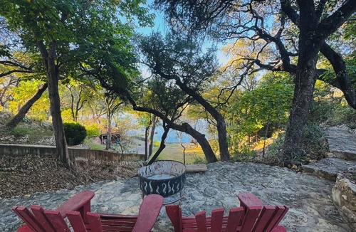 Spicewood Cabin | Romantic Lakefront Getaway: Massage, Winery, Kayaks, SUPs, Yoga, Krause Springs!