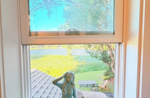 Orlando Cottage | Romantic Lakefront Getaway with Balcony near Downtown Orlando