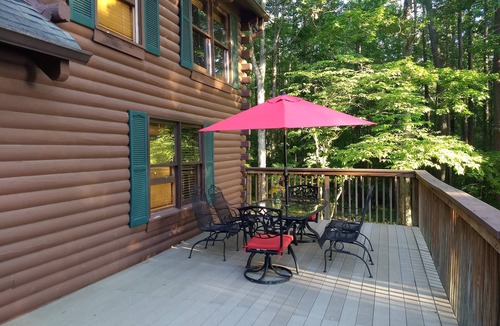 Eatonton House | Romantic Lakefront Log Home in Lake Oconee