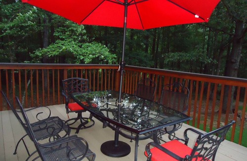 Eatonton House | Romantic Lakefront Log Home in Lake Oconee