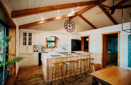 Indian Lake Ski Chalet | Romantic lakefront chalet w/hot tub