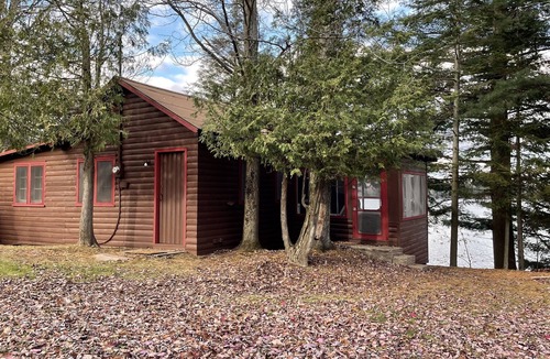 Cranberry Lake Cabin | Romantic Lakeside Dream Cabin