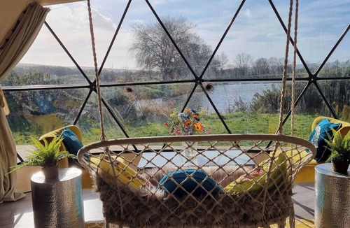 Henfield Cabin | Romantic Lakeview Dome