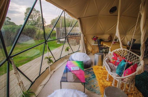 Henfield Cabin | Romantic Lakeview Dome