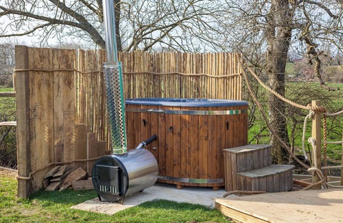 Henfield Cabin | Romantic Lakeview Dome