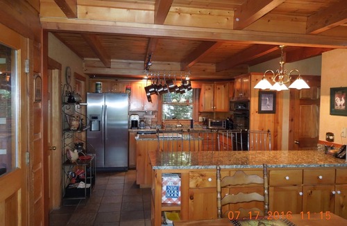 Ferguson Cabin | Romantic Leatherwood Mtn Log Home 19.3 acres/Panoramic View/Near Boone