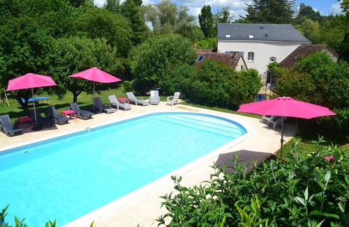 Perrusson Cottage | Romantic Loire Valley cottage for 2 with superb heated pool & carp fishing lak