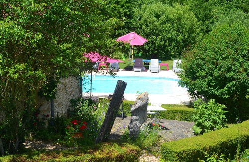 Perrusson Cottage | Romantic Loire Valley cottage for 2 with superb heated pool & carp fishing lak