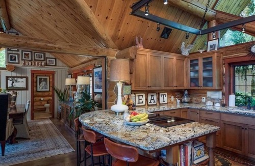 Arlington Cabin | Romantic LOG CABIN on Stilly River w/Hot tub! Setup for 2 people only