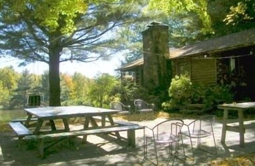 Stanfordville Cabin | Romantic Log Cabin on Privately-Owned Lake with Fireplace
