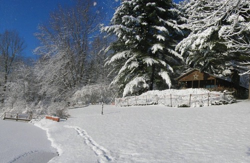 Stanfordville Cabin | Romantic Log Cabin on Privately-Owned Lake with Fireplace