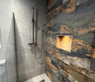 Aymestrey Apartment | Romantic Log Cabin With Hot Tub