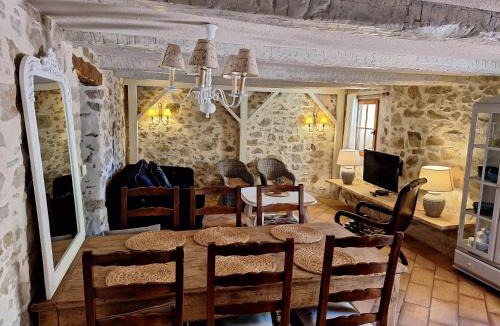 Saint-Pierre House | Romantic-Louveteaux-en-Provence*