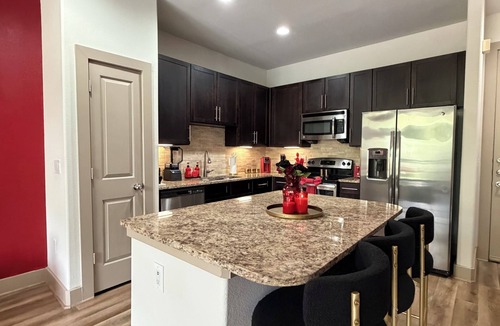 Midtown Apartment | Romantic Luxe Stay, Houston, Texas.