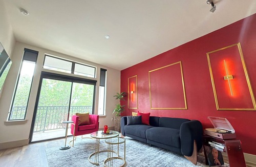 Midtown Apartment | Romantic Luxe Stay, Houston, Texas.