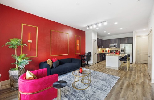 Midtown Apartment | Romantic Luxe Stay- Houston Texas, Downtown.