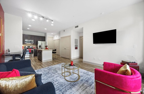 Midtown Apartment | Romantic Luxe Stay- Houston Texas, Downtown.