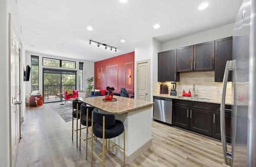 Midtown Apartment | Romantic Luxe Stay- Houston Texas, Downtown.