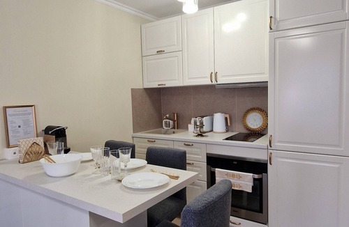Villiers-sur-Marne Apartment | Romantic manor-style studio. Located 25 min. from Paris and Disneyland