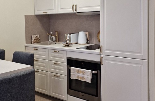 Villiers-sur-Marne Apartment | Romantic manor-style studio. Located 25 min. from Paris and Disneyland