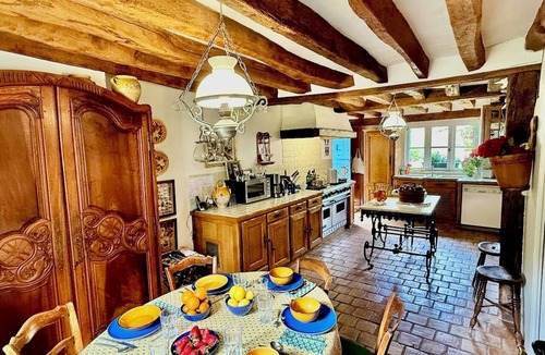 Mereville House | Romantic Mill for 20 guests 1 hr from Paris. Gym. Jacuzzi. Privacy, Art Retreats