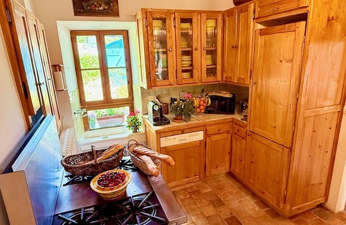 Mereville House | Romantic Mill for 20 guests 1 hr from Paris. Gym. Jacuzzi. Privacy, Art Retreats