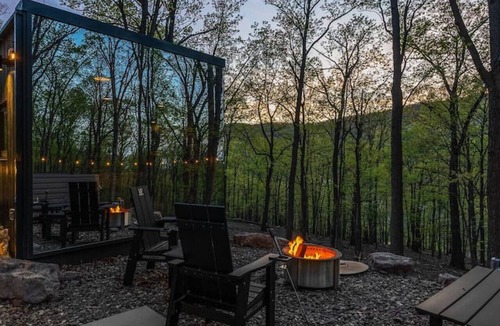 Mercersburg House | Romantic Mirror Cabin Hot Tub Fire Pit Views