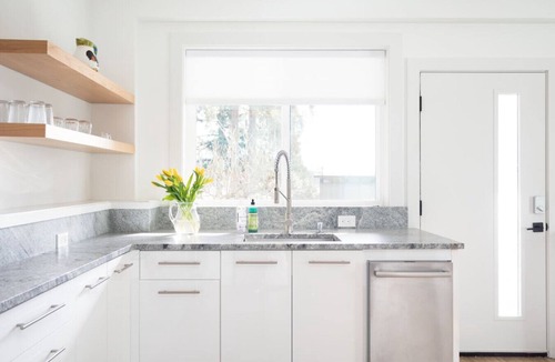 Northeast Bellevue Condo | Romantic modern condo by the lake