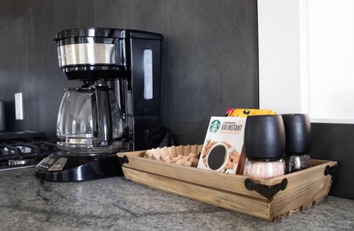 Northeast Bellevue Condo | Romantic modern condo by the lake