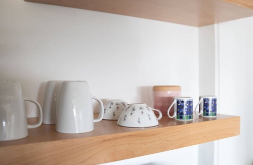 Northeast Bellevue Condo | Romantic modern condo by the lake