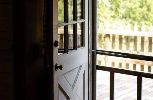 Purlear Cottage | Romantic Mountain Cottage Near Boone