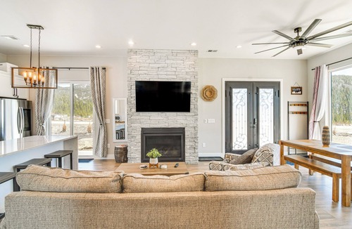 Saint Mary's Cottage | Romantic Mountain Retreat w/Scenic Views!