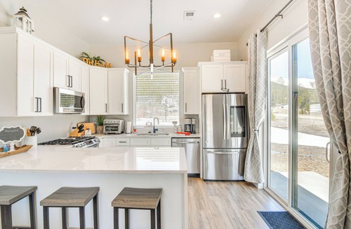 Saint Mary's Cottage | Romantic Mountain Retreat w/Scenic Views!