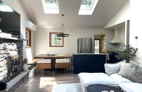 Gouldsboro House | Romantic Mountainside Cozy Cabin Poconos