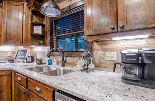Hochatown Cabin | Romantic Music-Inspired Cabin with Hot Tub, Spa Bath, Outdoor TV & Fireplaces