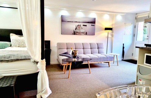 Tarnby Kommune Apartment | Romantic Neptun Studio-apartment with canopy-bed and green terrace.
