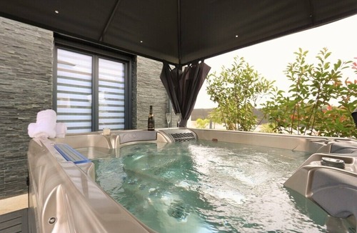 Moyvillers House | Romantic Night with Jacuzzi