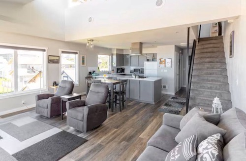 Newport Condo | Romantic Nye Beach Oceanfront Corner Unit Panoramic View, 2 king Beds, Spa Tub