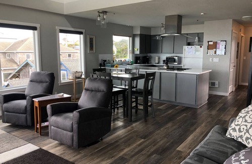 Newport Condo | Romantic Nye Beach Oceanfront Corner Unit Panoramic View, 2 king Beds, Spa Tub